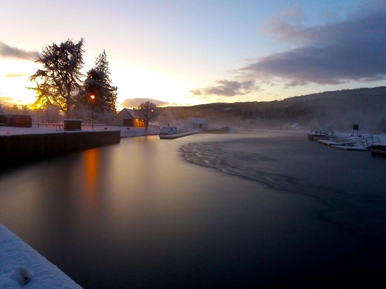 Loch Ness Highland Cottages With Partial Loch View 인버모리스톤 외부 사진