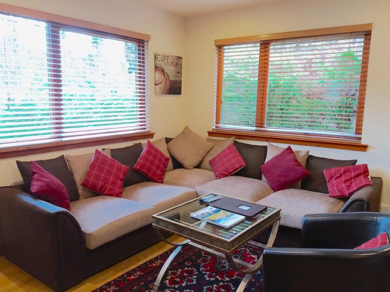 Loch Ness Highland Cottages With Partial Loch View 인버모리스톤 외부 사진